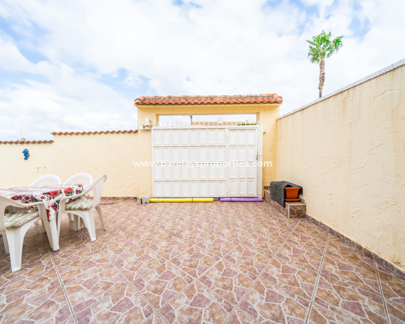 Resale - Freistendhe Villa - Urb. La Marina