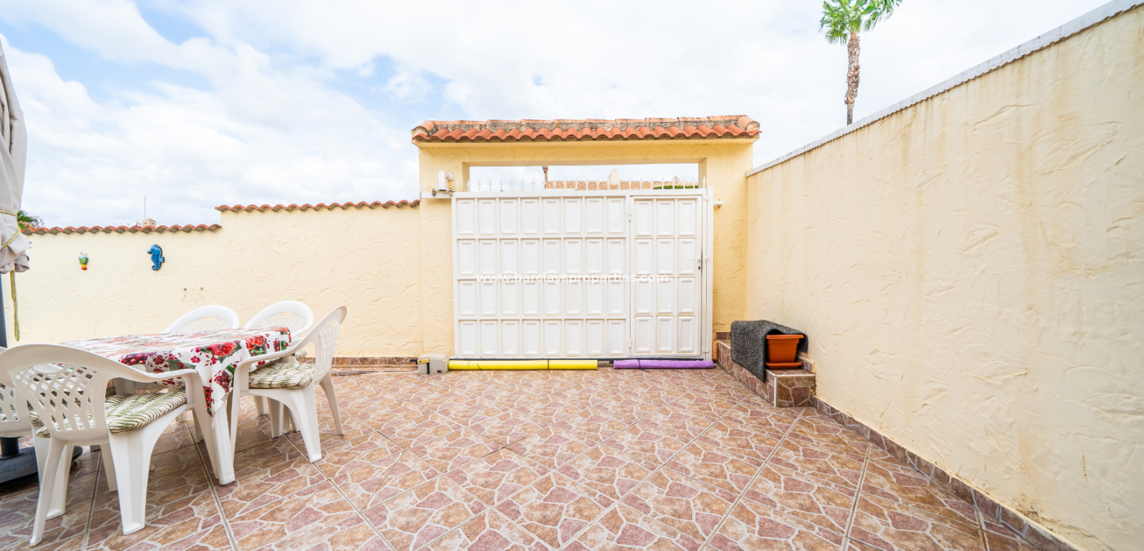 Resale - Freistendhe Villa - Urb. La Marina
