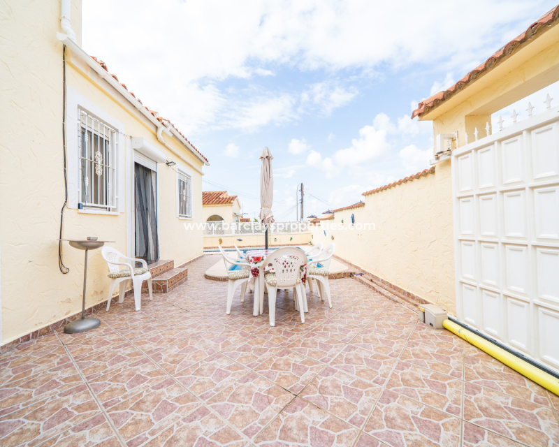 Resale - Freistendhe Villa - Urb. La Marina