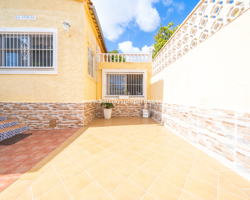 Resale - Freistendhe Villa - Urb. La Marina