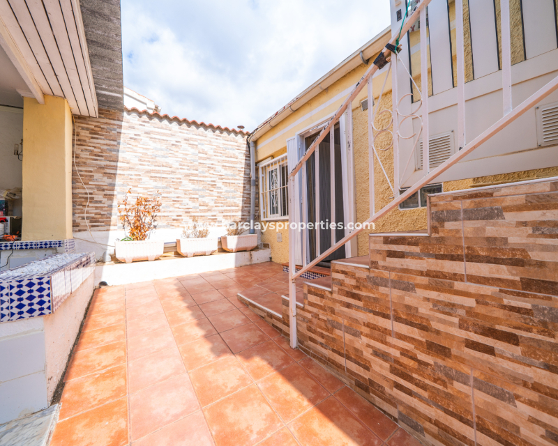 Resale - Freistendhe Villa - Urb. La Marina