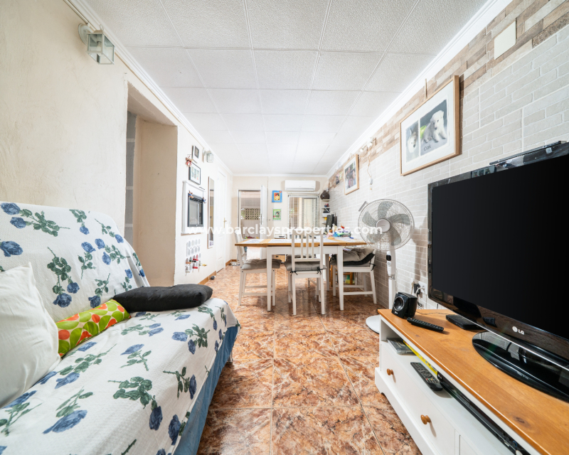 Resale - Freistendhe Villa - Urb. La Marina