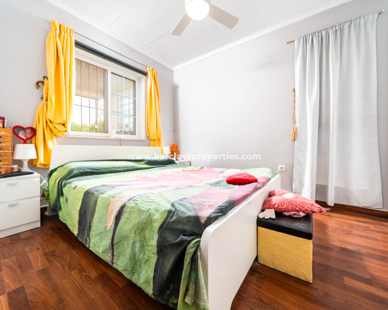 Resale - Freistendhe Villa - Urb. La Marina