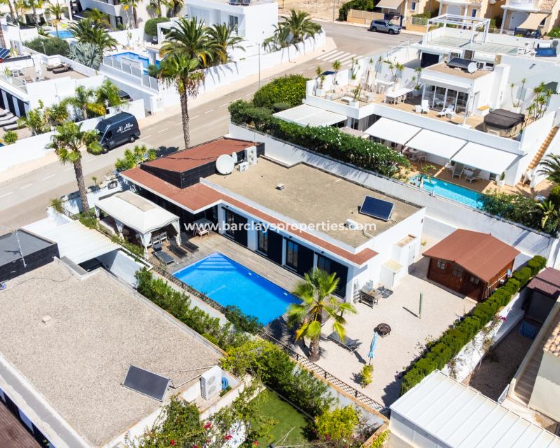 Resale - Freistendhe Villa - Urb. La Marina
