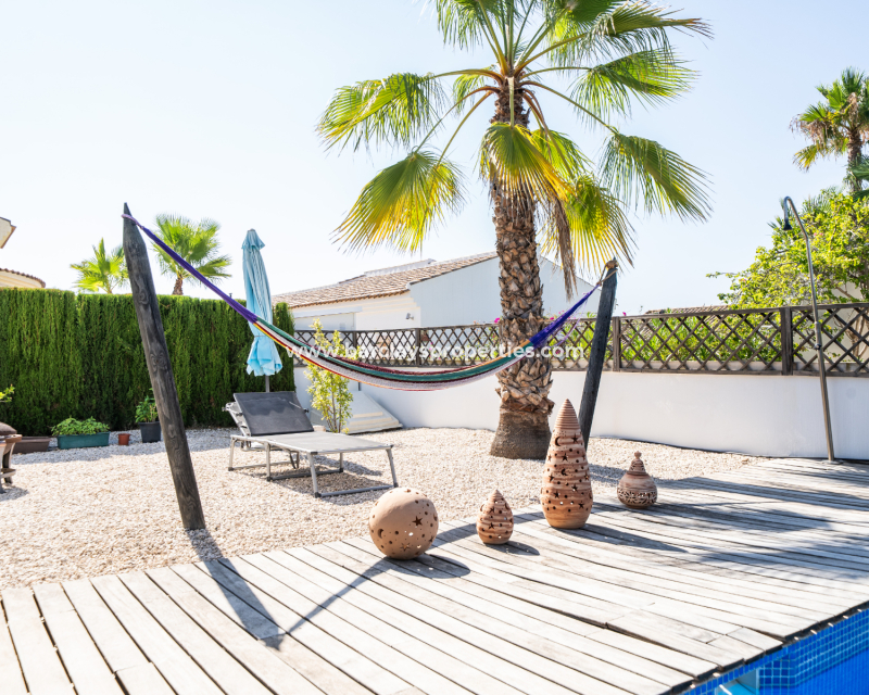 Resale - Freistendhe Villa - Urb. La Marina