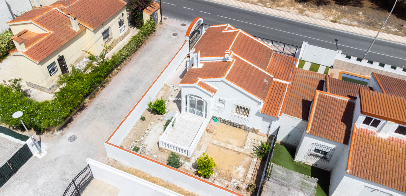 Resale - Freistendhe Villa - Urb. La Marina