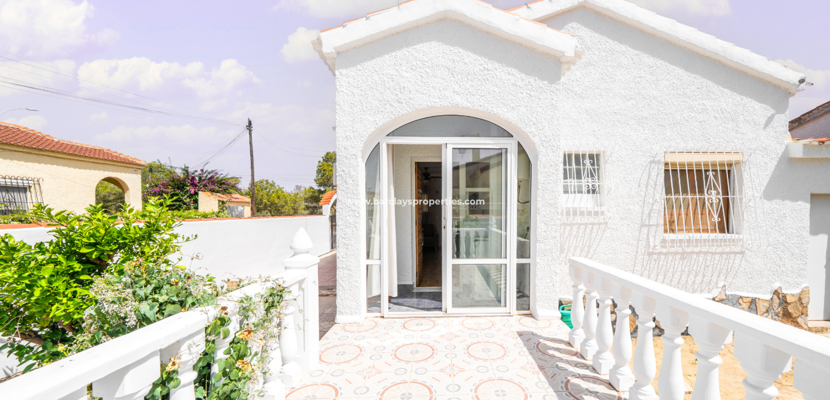 Resale - Freistendhe Villa - Urb. La Marina