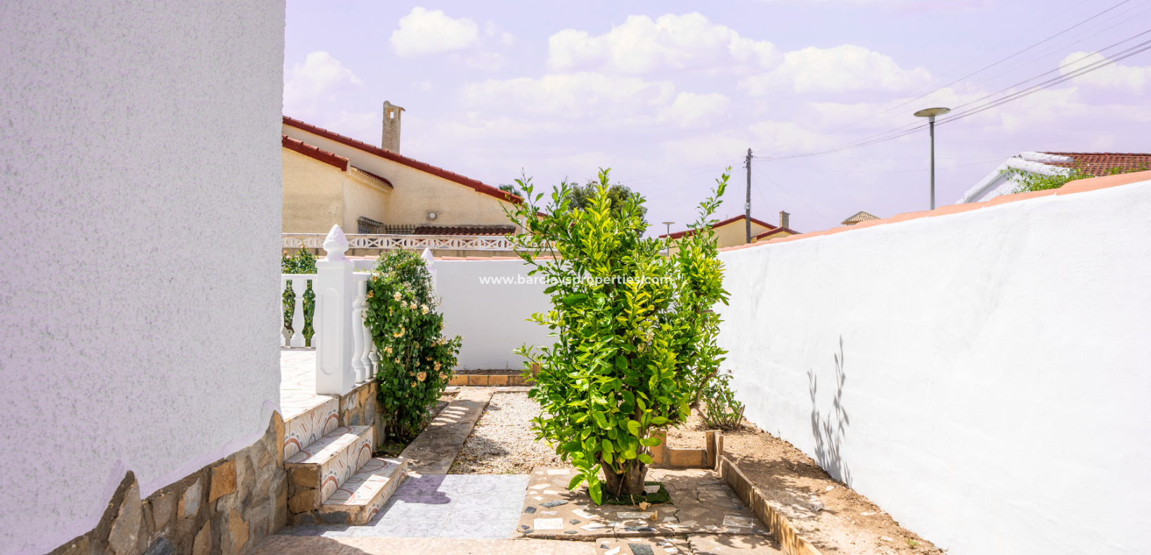 Resale - Freistendhe Villa - Urb. La Marina