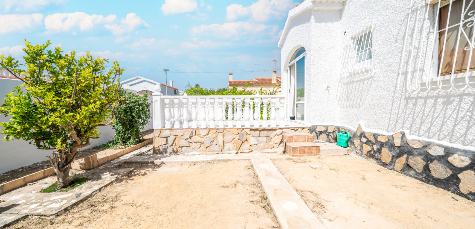 Resale - Freistendhe Villa - Urb. La Marina