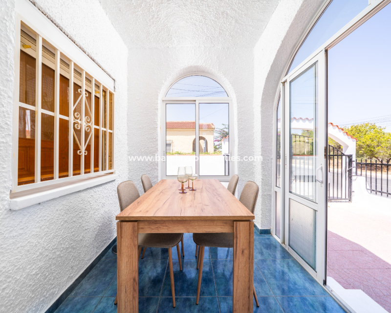 Resale - Freistendhe Villa - Urb. La Marina