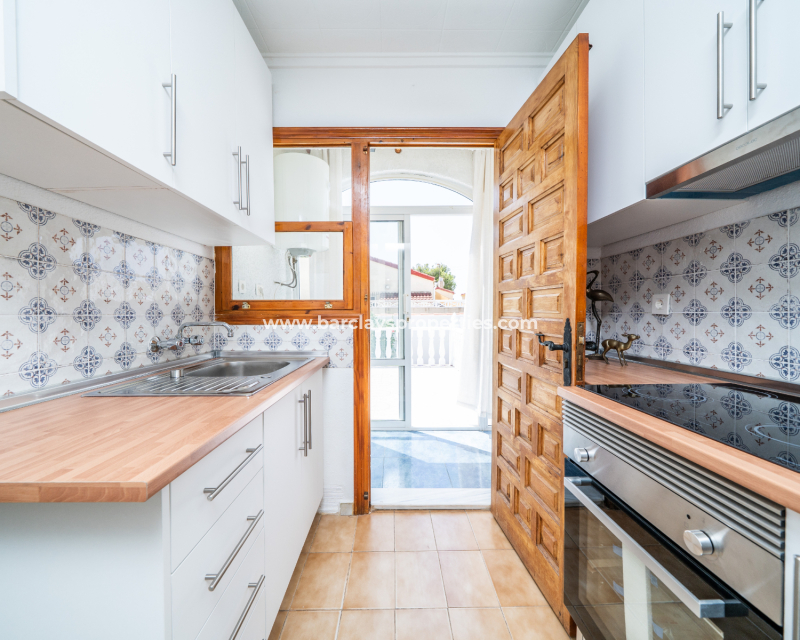 Resale - Freistendhe Villa - Urb. La Marina