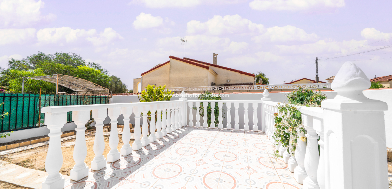 Resale - Freistendhe Villa - Urb. La Marina