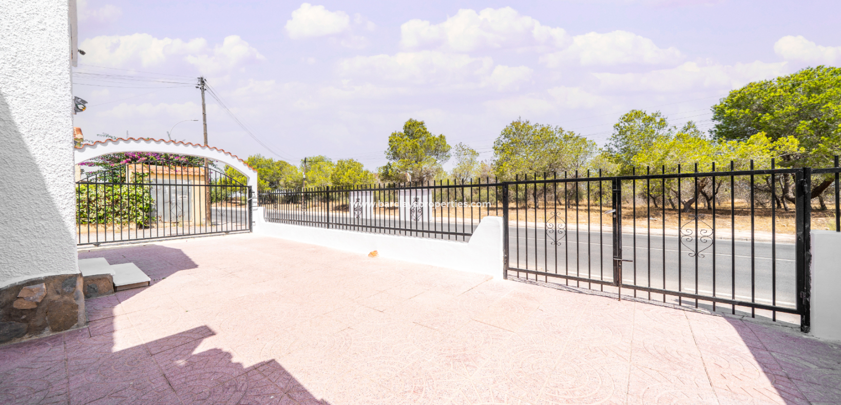 Resale - Freistendhe Villa - Urb. La Marina