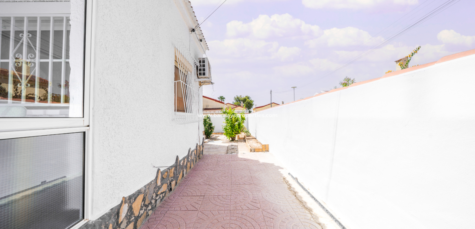 Resale - Freistendhe Villa - Urb. La Marina