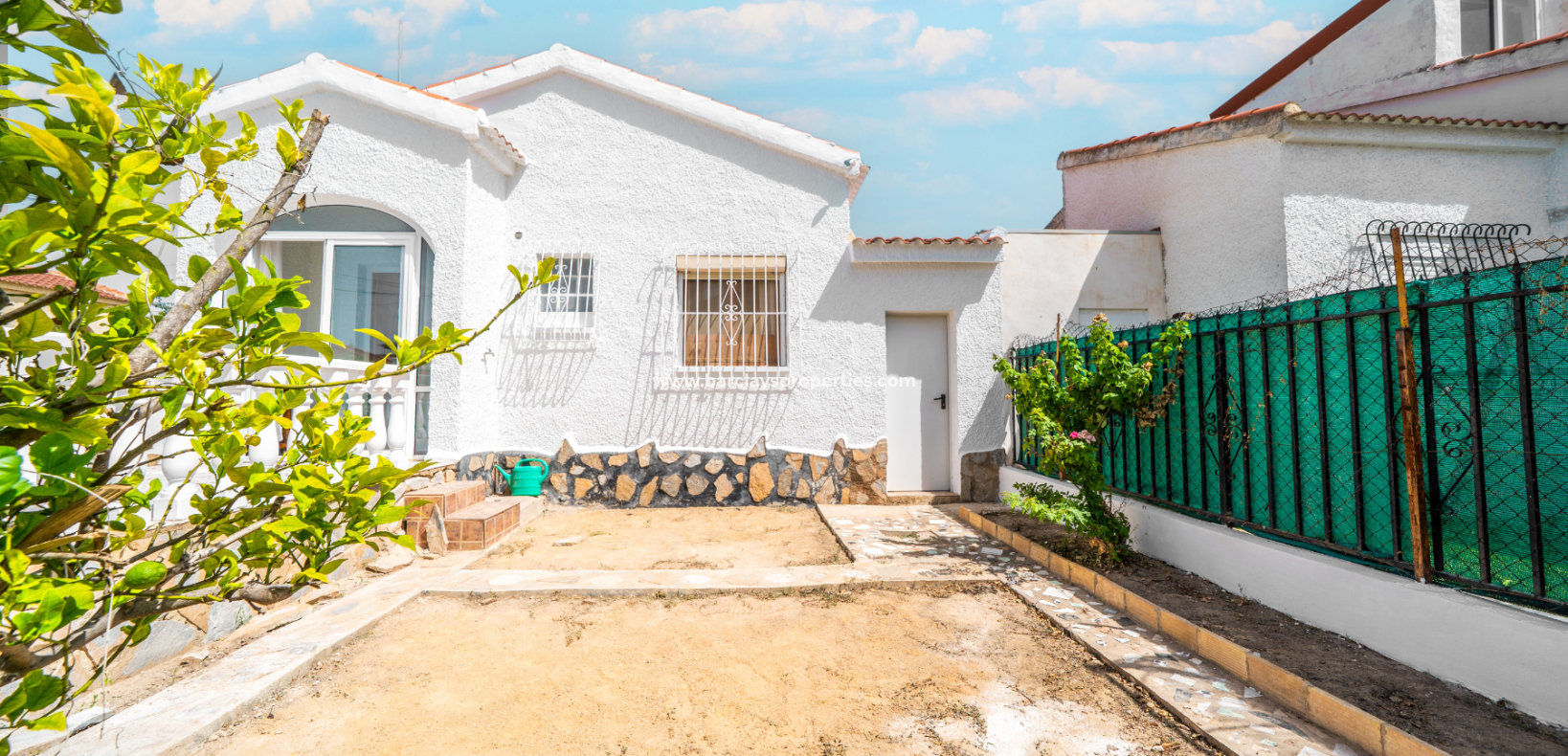 Resale - Freistendhe Villa - Urb. La Marina