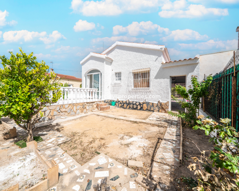 Resale - Freistendhe Villa - Urb. La Marina