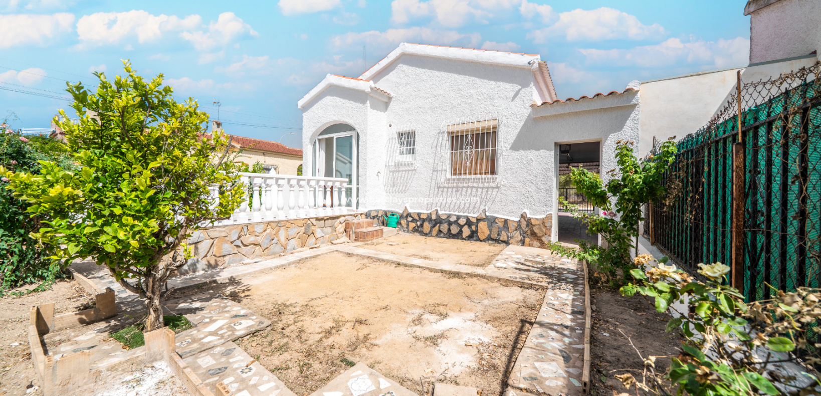 Resale - Freistendhe Villa - Urb. La Marina