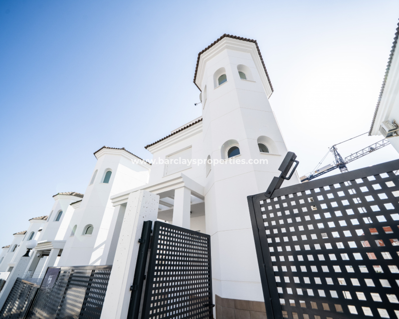 Resale - Freistendhe Villa - Urb. La Marina