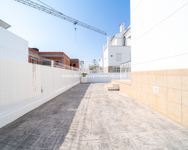 Resale - Freistendhe Villa - Urb. La Marina