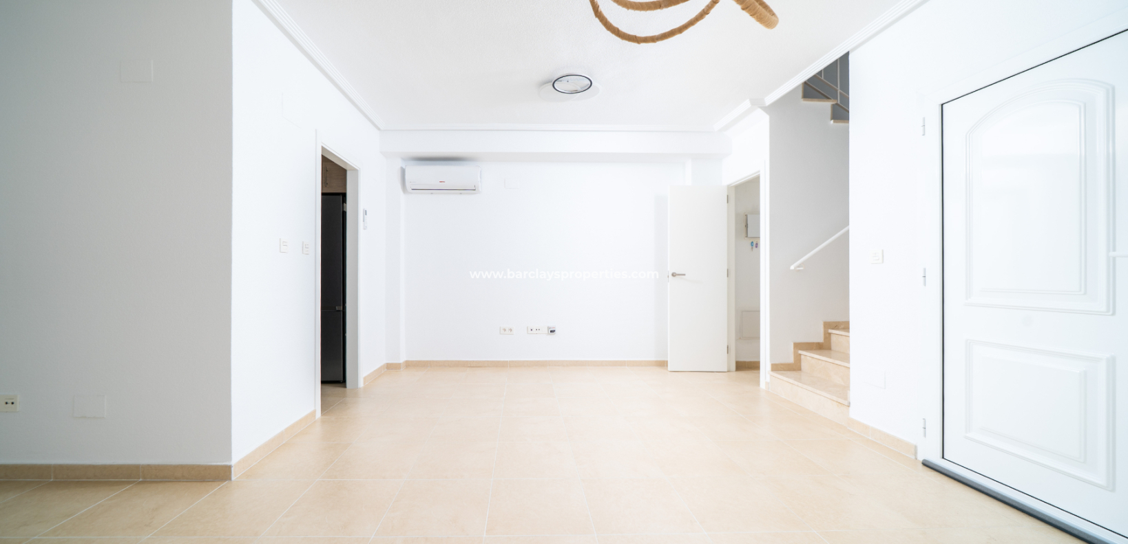 Resale - Freistendhe Villa - Urb. La Marina