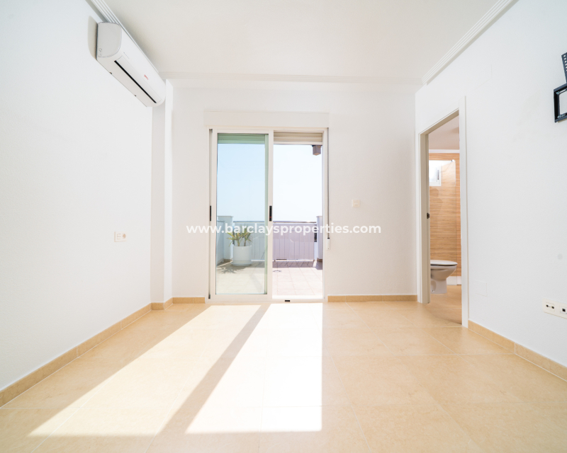 Resale - Freistendhe Villa - Urb. La Marina