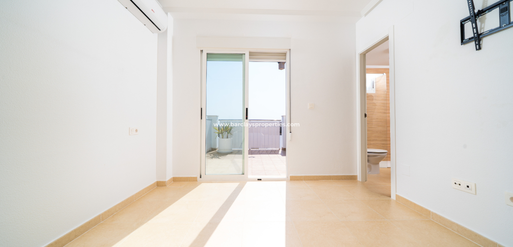 Resale - Freistendhe Villa - Urb. La Marina