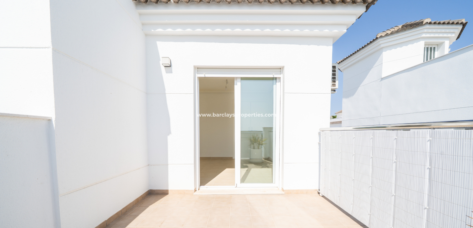 Resale - Freistendhe Villa - Urb. La Marina