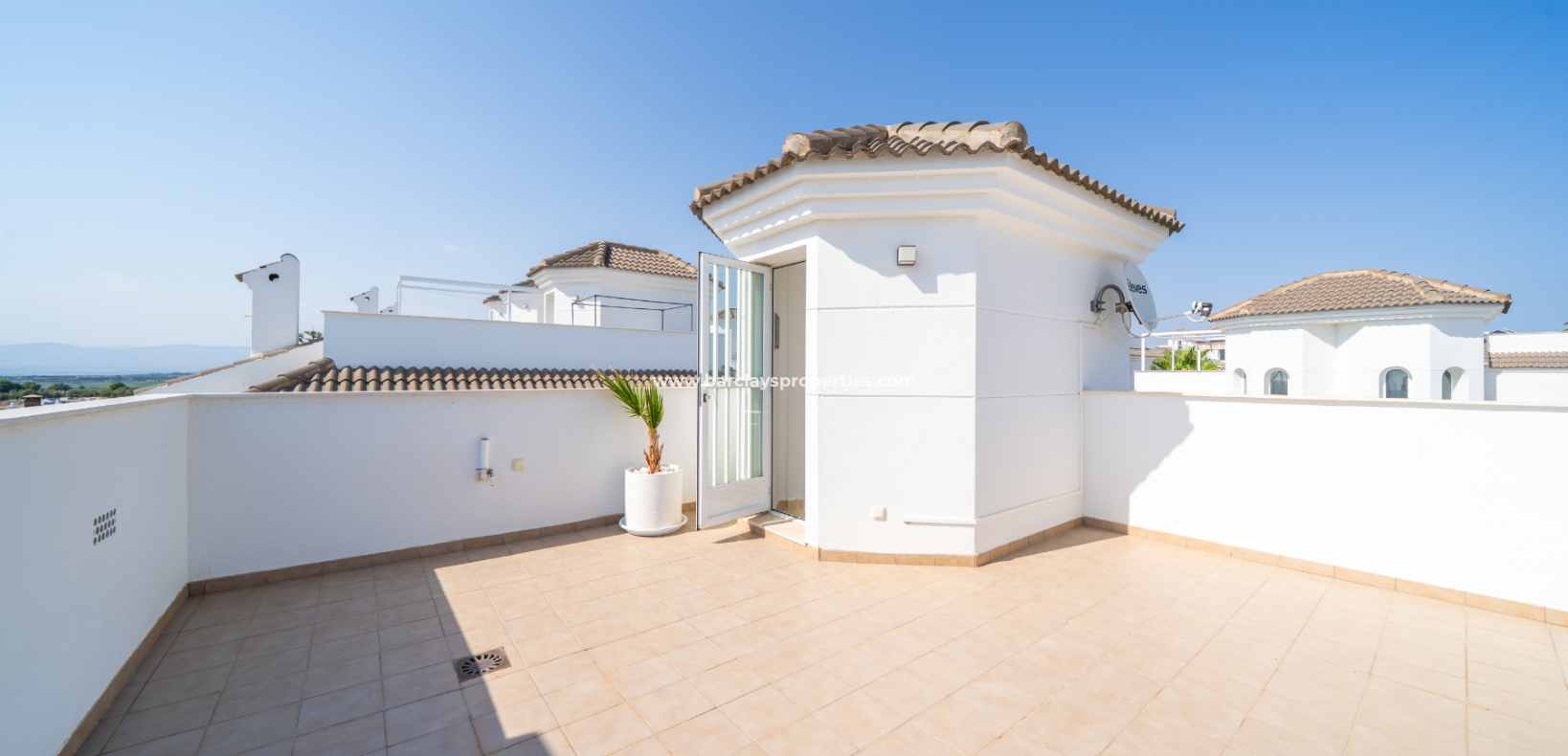 Resale - Freistendhe Villa - Urb. La Marina