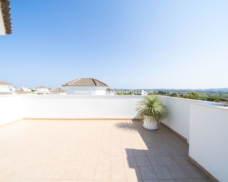 Resale - Freistendhe Villa - Urb. La Marina