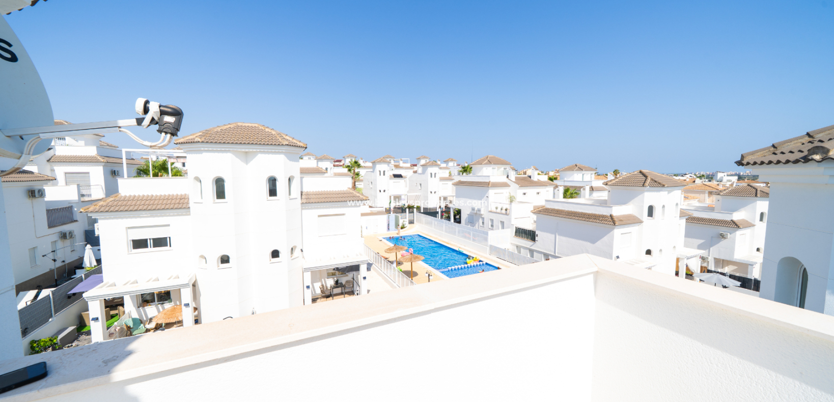 Resale - Freistendhe Villa - Urb. La Marina