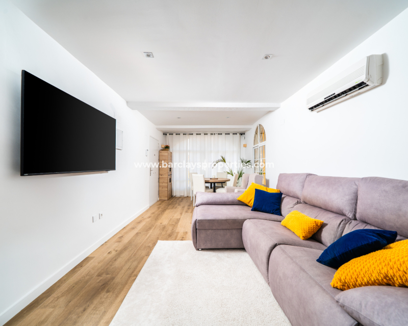 Resale - Freistendhe Villa - Urb. La Marina