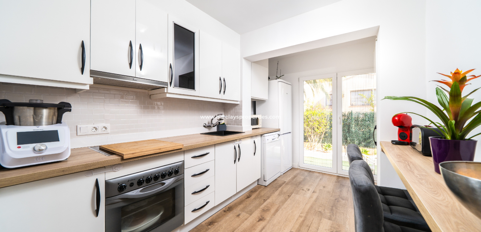 Resale - Freistendhe Villa - Urb. La Marina