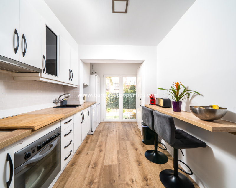 Resale - Freistendhe Villa - Urb. La Marina