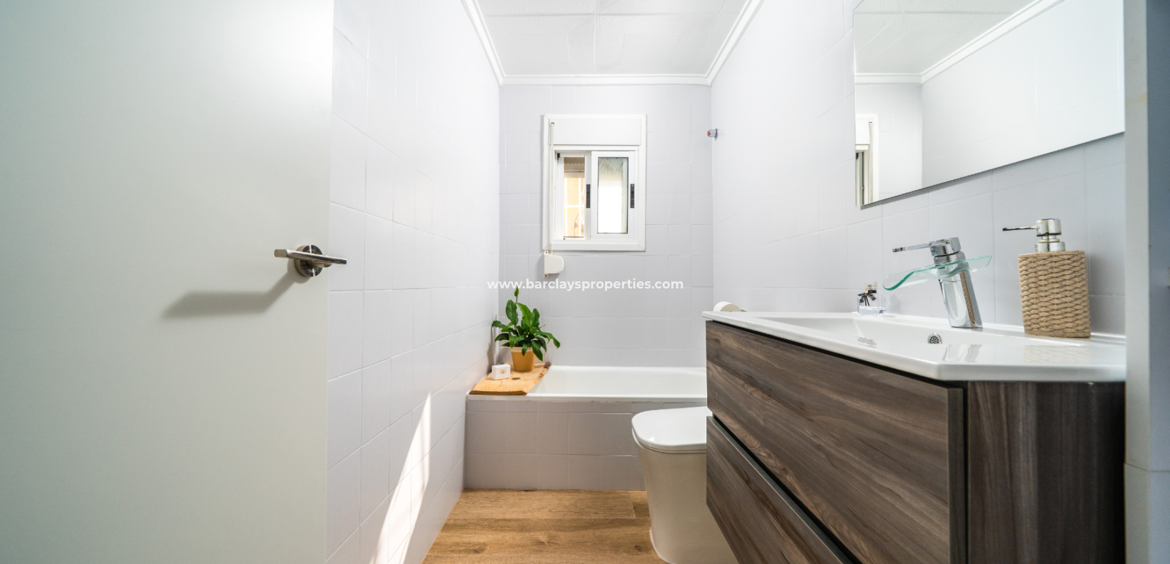 Resale - Freistendhe Villa - Urb. La Marina