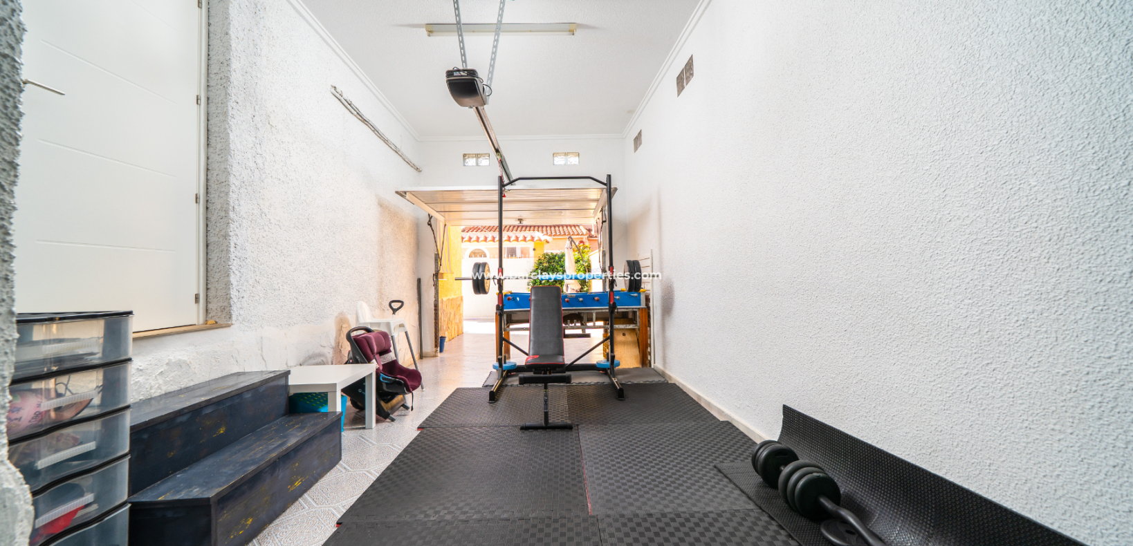 Resale - Freistendhe Villa - Urb. La Marina