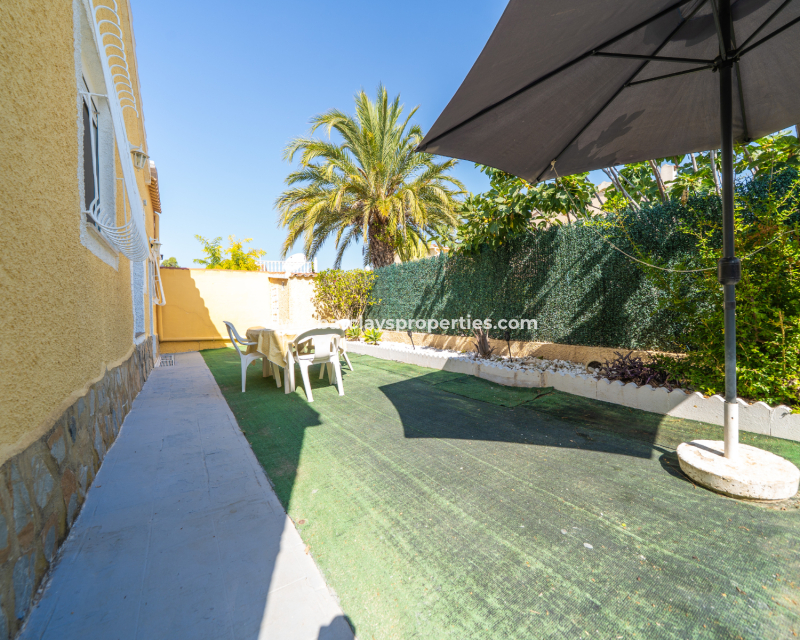 Resale - Freistendhe Villa - Urb. La Marina
