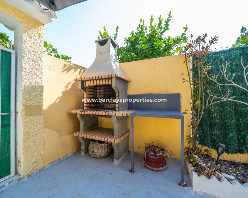 Resale - Freistendhe Villa - Urb. La Marina