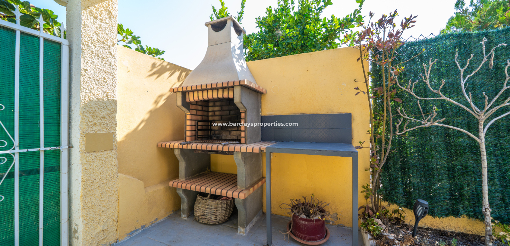 Resale - Freistendhe Villa - Urb. La Marina