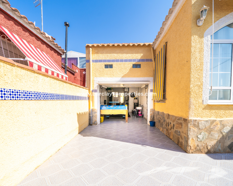 Resale - Freistendhe Villa - Urb. La Marina