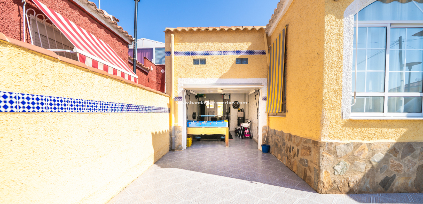 Resale - Freistendhe Villa - Urb. La Marina