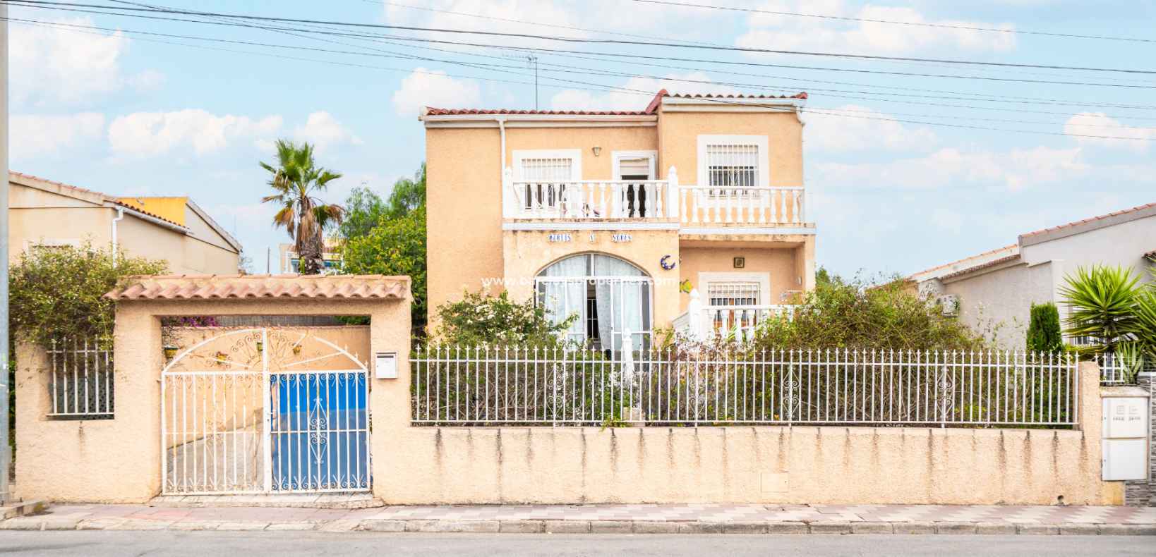 Resale - Freistendhe Villa - Urb. La Marina