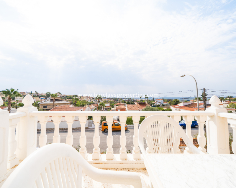 Resale - Freistendhe Villa - Urb. La Marina