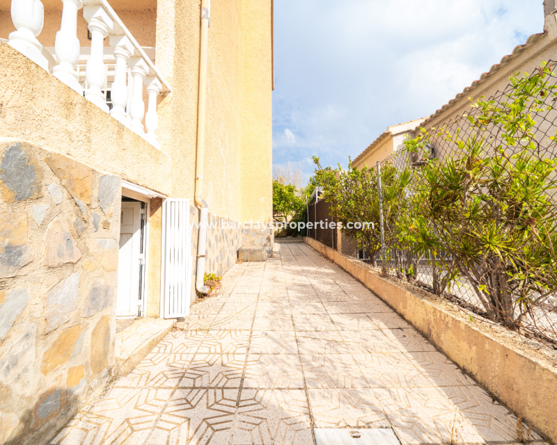 Resale - Freistendhe Villa - Urb. La Marina