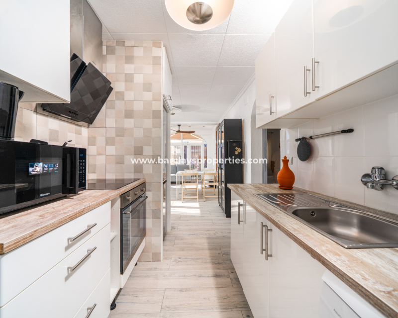 Resale - Freistendhe Villa - Urb. La Marina