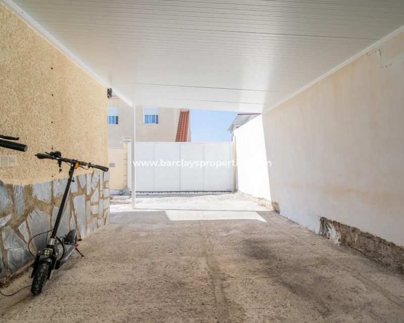 Resale - Freistendhe Villa - Urb. La Marina