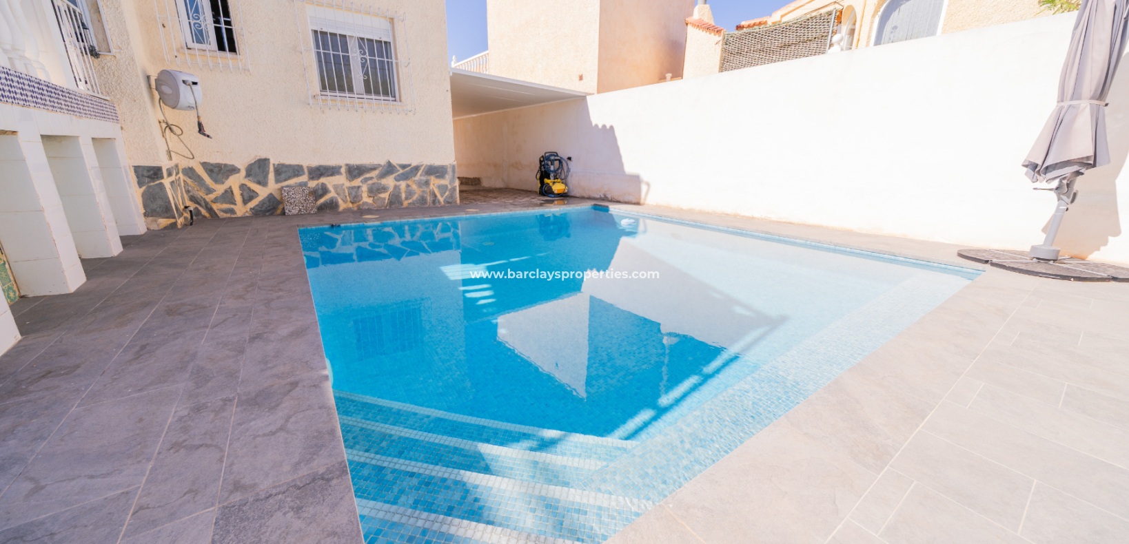 Resale - Freistendhe Villa - Urb. La Marina