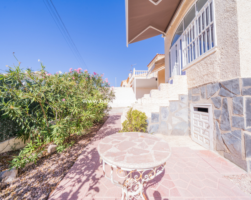 Resale - Freistendhe Villa - Urb. La Marina