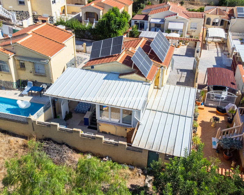 Resale - Freistendhe Villa - Urb. La Marina