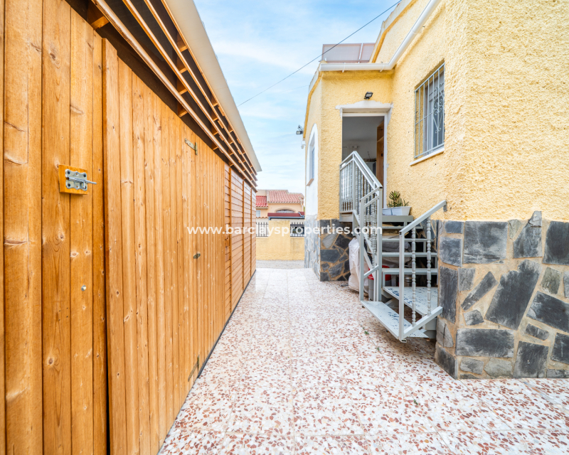 Resale - Freistendhe Villa - Urb. La Marina