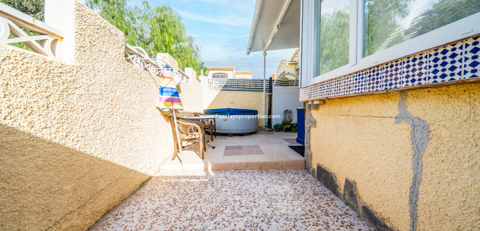 Resale - Freistendhe Villa - Urb. La Marina